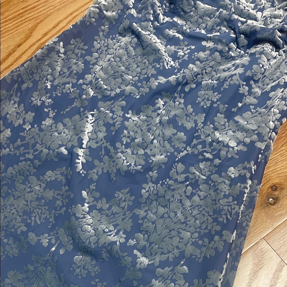 Floral Blue and White wedding guest formal velvet print Dress NWT - Picture 4 of 4